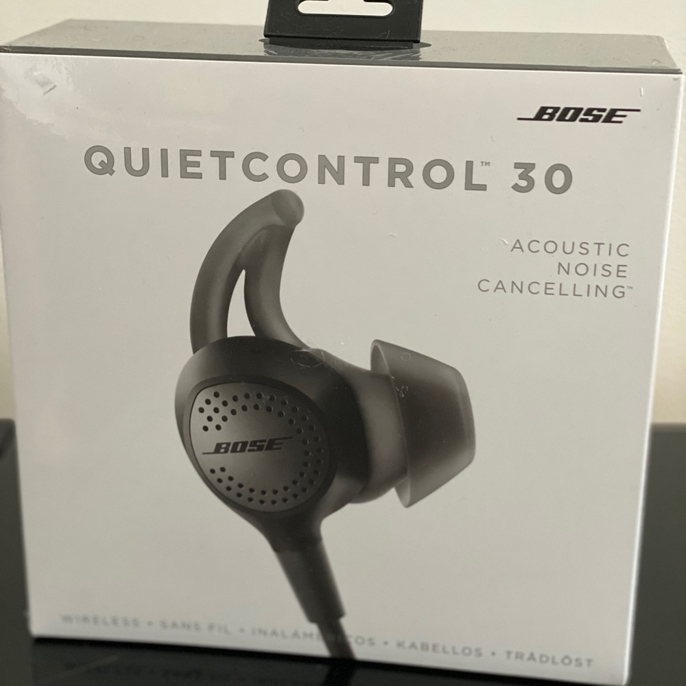 Sealed Bose quietcontrol 30